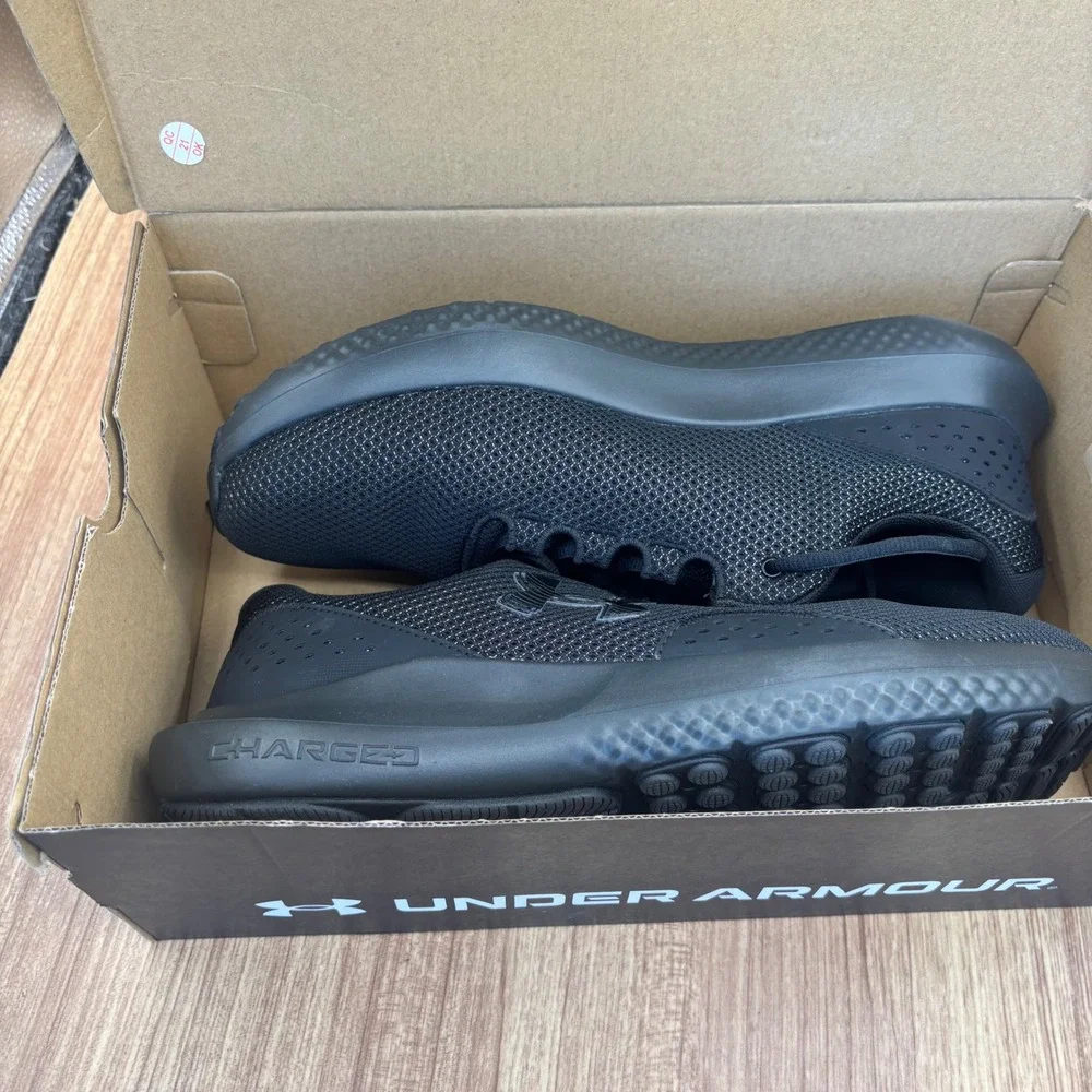 Under Armour Charged Surge 4 Mens‎ 11.5 Black 4E Extra Wide Running Shoes NEW